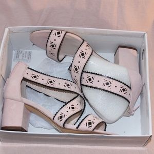 Strappy Monroe & Maine sandals